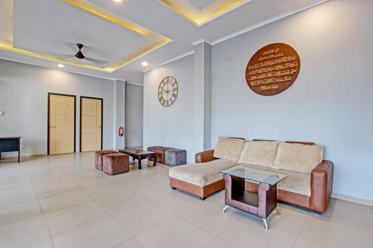 Capital O 91377 Mk Prime Syariah Hotel Семаранг Екстериор снимка