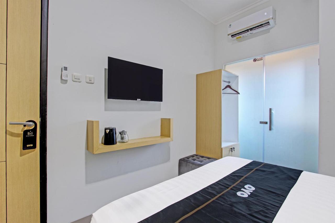 Capital O 91377 Mk Prime Syariah Hotel Семаранг Екстериор снимка